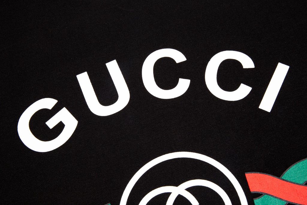 Gucc* T-shirt